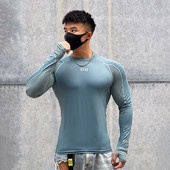 Sportos férfi blúz hosszú ujjal és ovális nyakkivágással