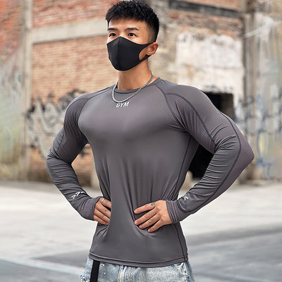 Sportos férfi blúz hosszú ujjal és ovális nyakkivágással