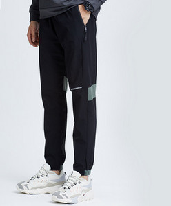 Zsebes férfi nadrág yes színben