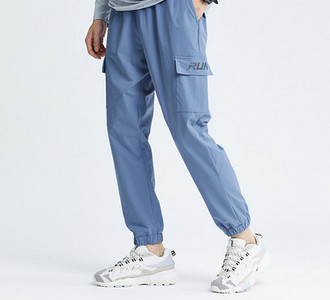 Férfi sportnadrág oldalzsebekkel és gumival