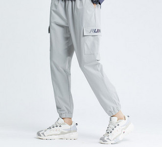 Férfi sportnadrág oldalzsebekkel és gumival