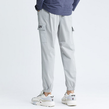 Мъжки спортен панталон с странични джобове и ластик