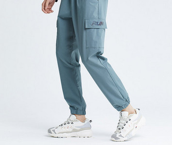 Férfi sportnadrág oldalzsebekkel és gumival