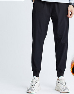 Sporta modeļa ātri žūstošās bikses ar šņorēm un kabatu