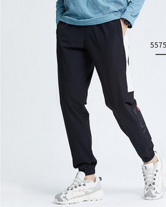 Sporta modeļa ātri žūstošās bikses ar šņorēm un kabatu