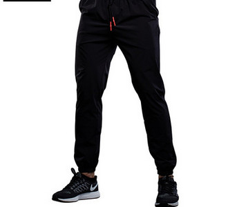 Sporta modeļa ātri žūstošās bikses ar šņorēm un kabatu