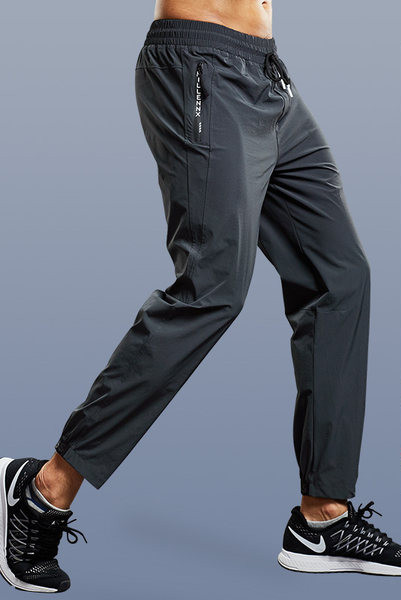 Sporta modeļa ātri žūstošās bikses ar šņorēm un kabatu