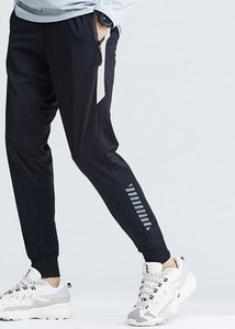 Ανδρικό αθλητικό μαύρο παντελόνι