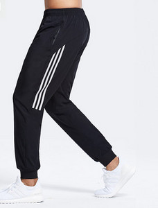 Ανδρικό αθλητικό μαύρο παντελόνι