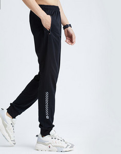 Ανδρικό αθλητικό μαύρο παντελόνι