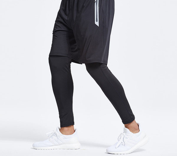 Sportolásra alkalmas férfi leggings rövidnadrággal