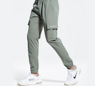 Vyriškos sportinės kelnės su šoninėmis kišenėmis