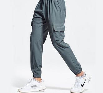 Vyriškos sportinės kelnės su šoninėmis kišenėmis