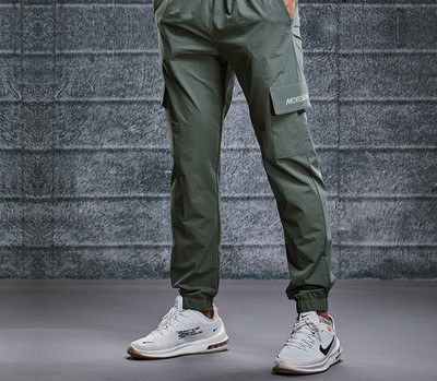 Мъжки спортен панталон с странични джобове