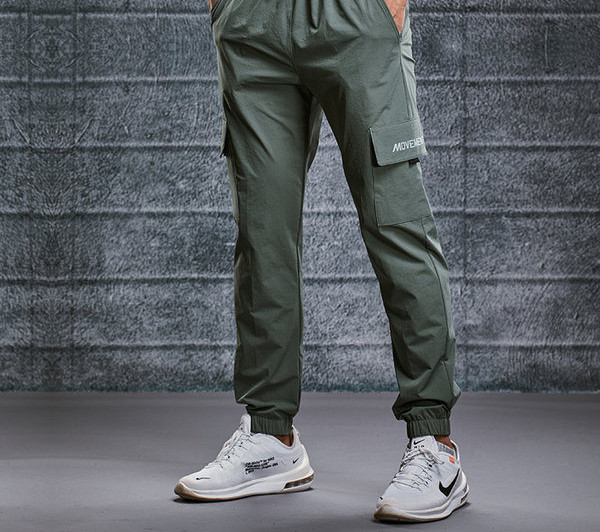 Vyriškos sportinės kelnės su šoninėmis kišenėmis