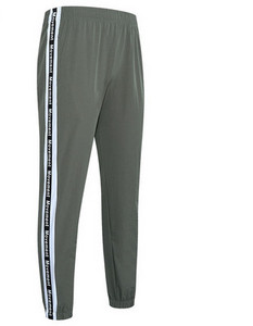 Ανδρική φόρμα με μπορντούρες και γράμματα