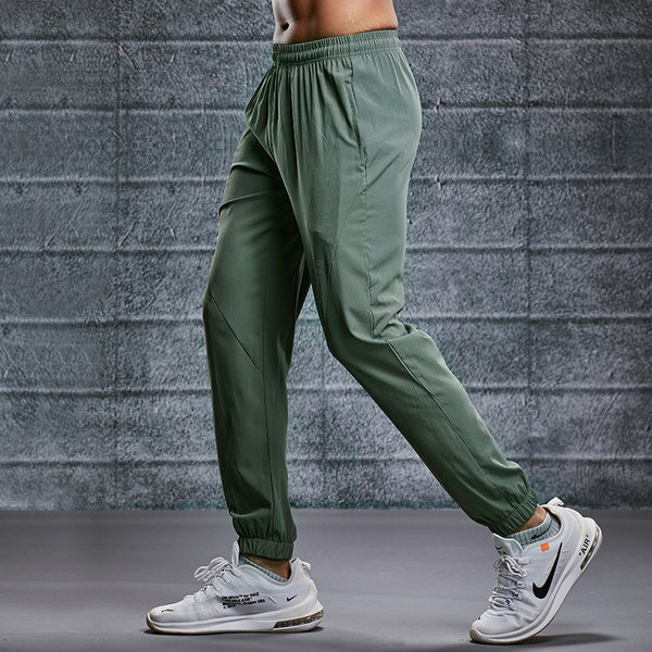 Tīra modeļa vīriešu bikses ar kabatu