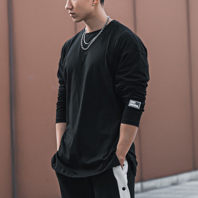 Pavasara-rudens vīriešu sporta blūze ar emblēmu un ovālu kakla izgriezumu