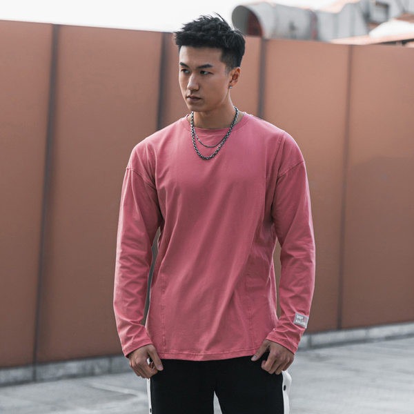 Pavasara-rudens vīriešu sporta blūze ar emblēmu un ovālu kakla izgriezumu