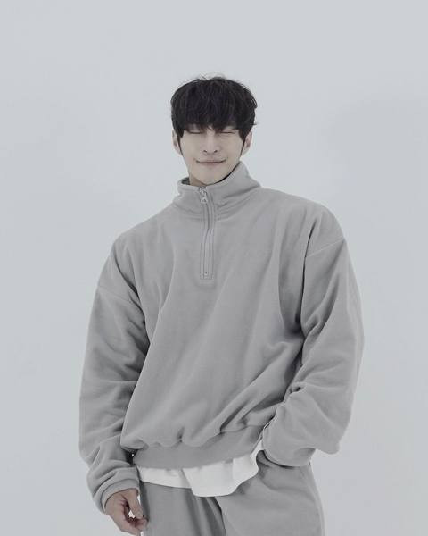 Uus mudel meeste kõrge kraega fliispluus