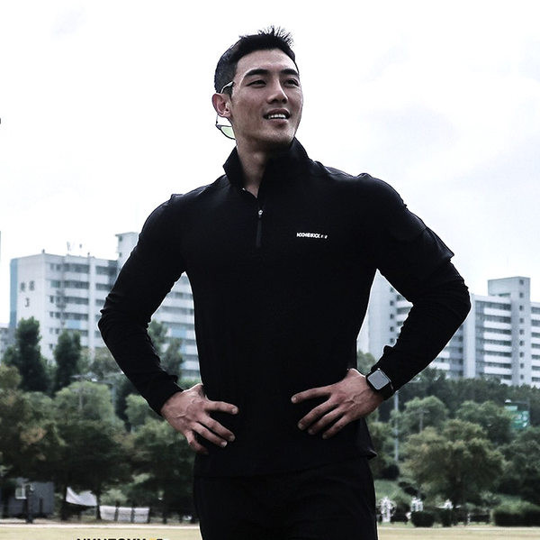 Sportiska vīriešu blūze ar rāvējslēdzēju un sānu kabatu