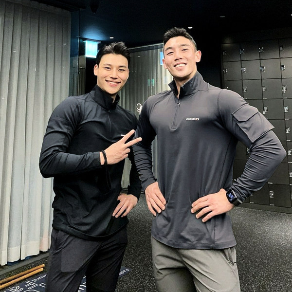 Sportiska vīriešu blūze ar rāvējslēdzēju un sānu kabatu