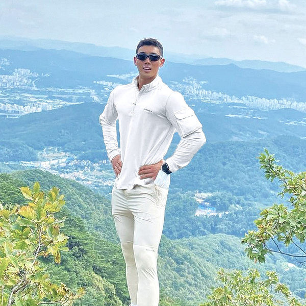 Sportiska vīriešu blūze ar rāvējslēdzēju un sānu kabatu