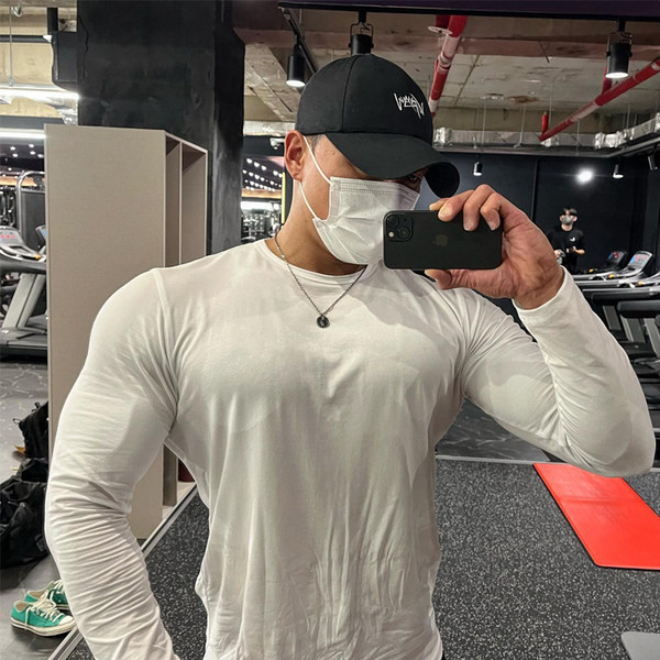 Tīra modeļa vīriešu blūze - ar ovālu kakla izgriezumu