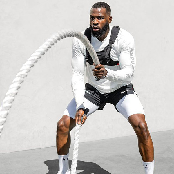 Jauna modeļa vīriešu blūze ar apaļu kakla izgriezumu un garām piedurknēm