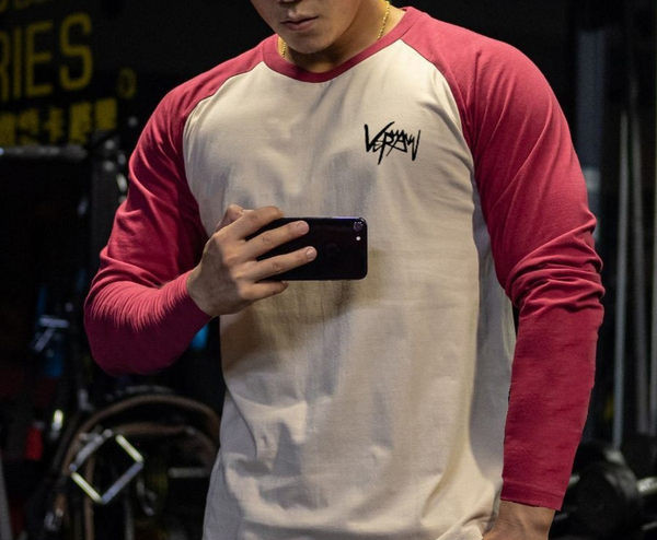 Vīriešu ikdienas blūze ar uzrakstiem