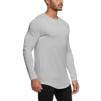 Tīra sporta blūze ar garām piedurknēm