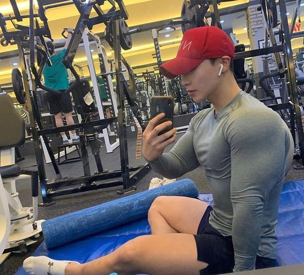 Sportiska vīriešu blūze ar garām piedurknēm