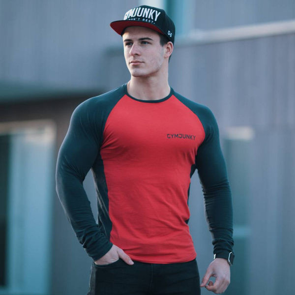 Sportiska vīriešu blūze ar uzrakstu