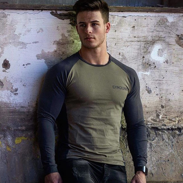 Sportiska vīriešu blūze ar uzrakstu