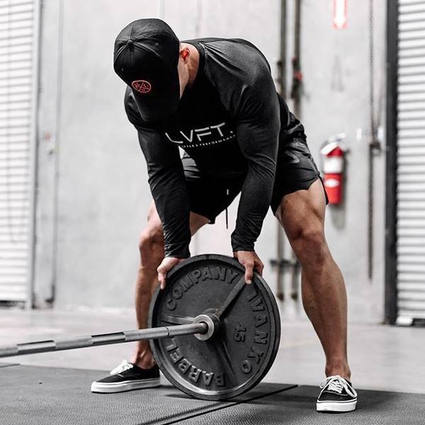 Sportisks vīriešu t-krekls ar uzrakstu