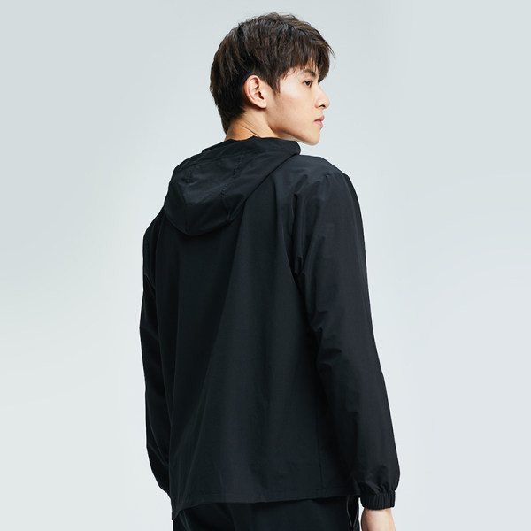 Férfi sportblúz kapucnival és zsebbel