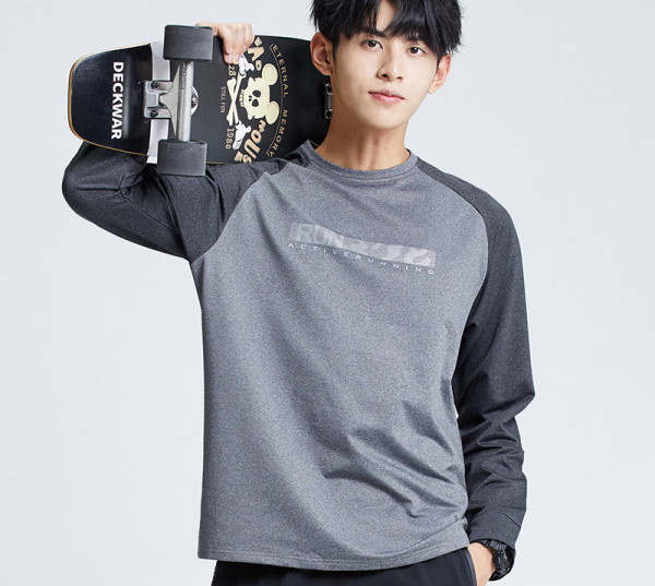 Széles férfi blúz, hosszú ujjú sportmintával