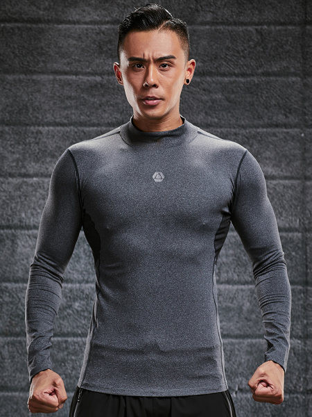 Ανδρική εφαρμοστή μπλούζα κατάλληλη για σπορ
