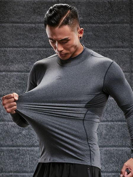Ανδρική εφαρμοστή μπλούζα κατάλληλη για σπορ