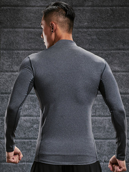 Ανδρική εφαρμοστή μπλούζα κατάλληλη για σπορ