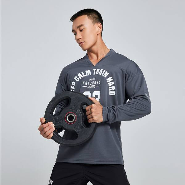 Vīriešu ikdienas blūze ar aplikāciju ar v veida izgriezumu