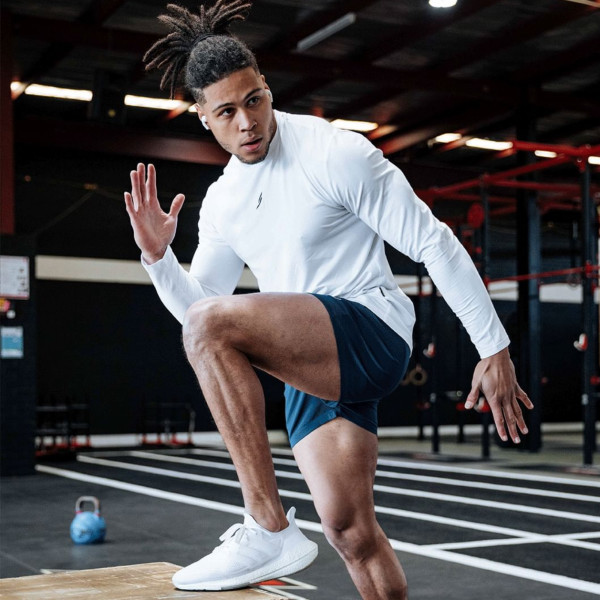 Liibuv pikkade varrukatega meeste spordipluus