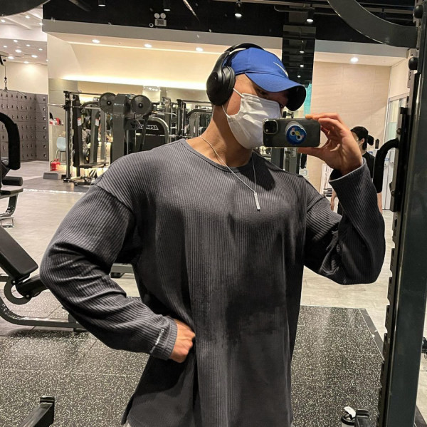 Vīriešu ikdienas blūze - tīrs modelis