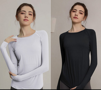 Sieviešu sporta blūze ar garām piedurknēm