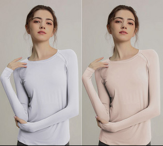 Sieviešu sporta blūze ar garām piedurknēm