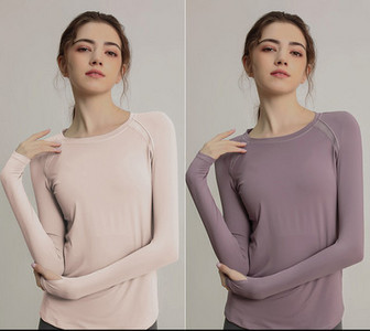 Sieviešu sporta blūze ar garām piedurknēm