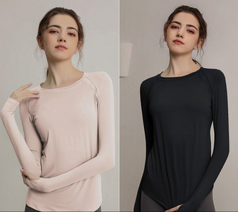 Sieviešu sporta blūze ar garām piedurknēm