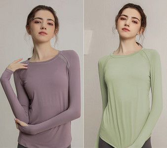 Sieviešu sporta blūze ar garām piedurknēm