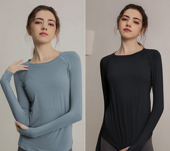 Sieviešu sporta blūze ar garām piedurknēm