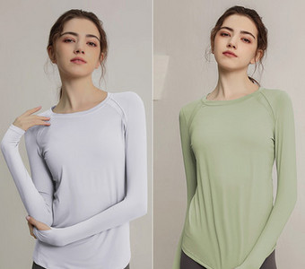 Sieviešu sporta blūze ar garām piedurknēm